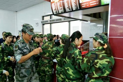 校園炸雞漢堡加盟